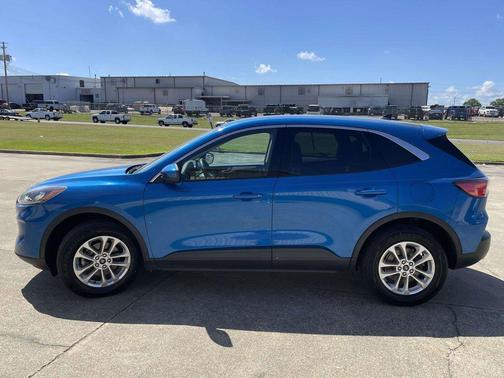 Velocity Blue Metallic 2020 Ford Escape SE