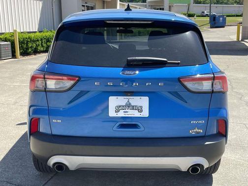 Velocity Blue Metallic 2020 Ford Escape SE