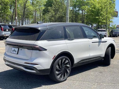 White Platinum Metallic Tri-Coat 2026 Lincoln Nautilus Reserve