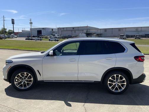 Alpine White 2023 BMW X5 sDrive40i
