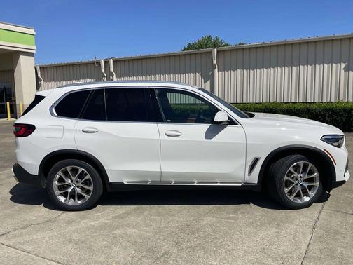 Alpine White 2023 BMW X5 sDrive40i
