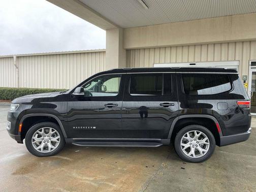 2022 Jeep Wagoneer Series II 4x2