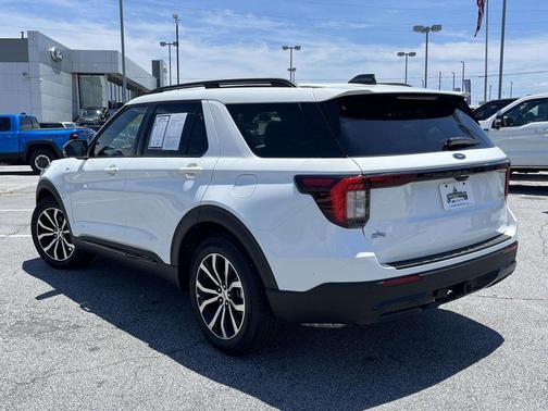 Star White Metallic Tri-Coat 2025 Ford Explorer ST-Line