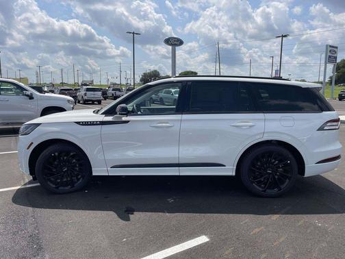Pristine White Metallic Tri-Coat 2026 Lincoln Aviator Reserve AWD