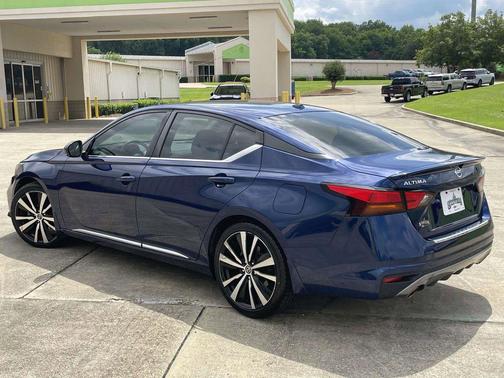 Deep Blue Pearl 2020 Nissan Altima SR FWD