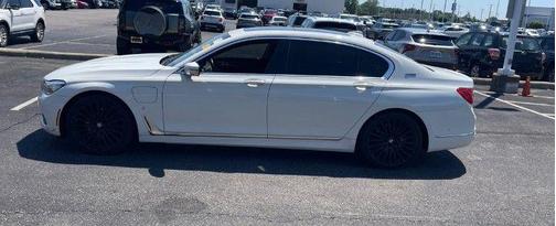 Alpine White 2018 BMW 740e xDrive iPerformance