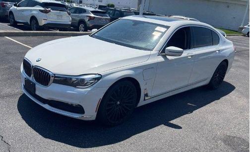 Alpine White 2018 BMW 740e xDrive iPerformance