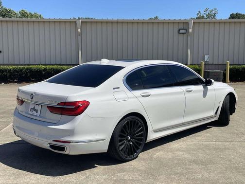 Alpine White 2018 BMW 740e xDrive iPerformance