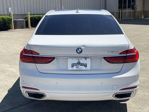 Alpine White 2018 BMW 740e xDrive iPerformance