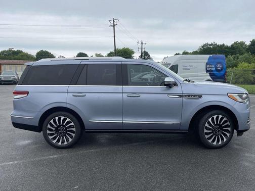 Crystal Blue Metallic 2022 Lincoln Navigator Black Label