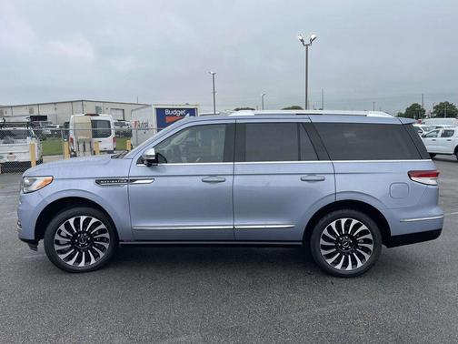 Crystal Blue Metallic 2022 Lincoln Navigator Black Label