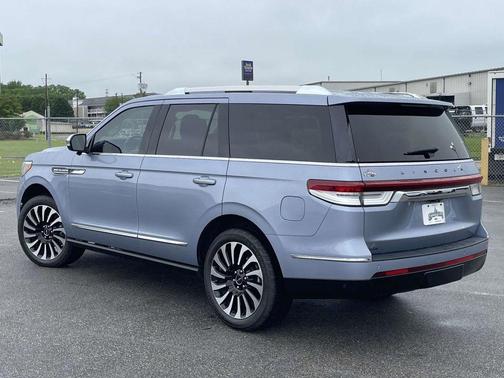 Crystal Blue Metallic 2022 Lincoln Navigator Black Label