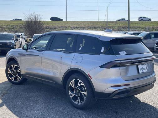 Silver Radiance Metallic Clearcoat 2026 Lincoln Nautilus Premiere