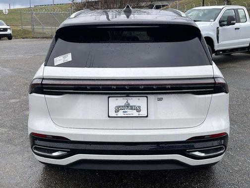 White Platinum Metallic Tri-Coat 2026 Lincoln Nautilus Reserve