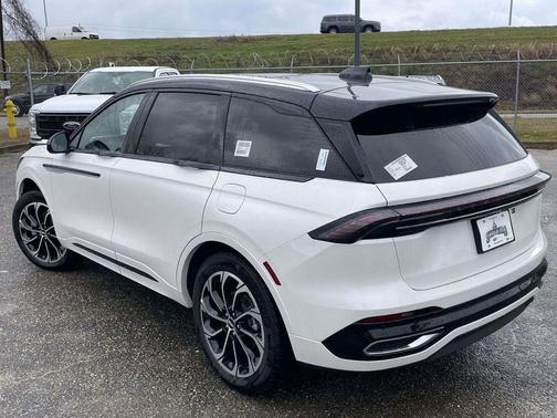 White Platinum Metallic Tri-Coat 2026 Lincoln Nautilus Reserve