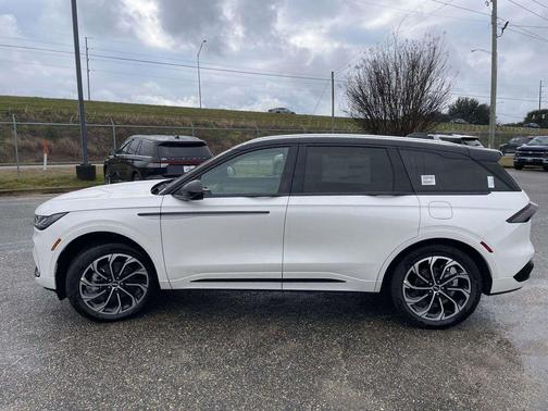 White Platinum Metallic Tri-Coat 2026 Lincoln Nautilus Reserve