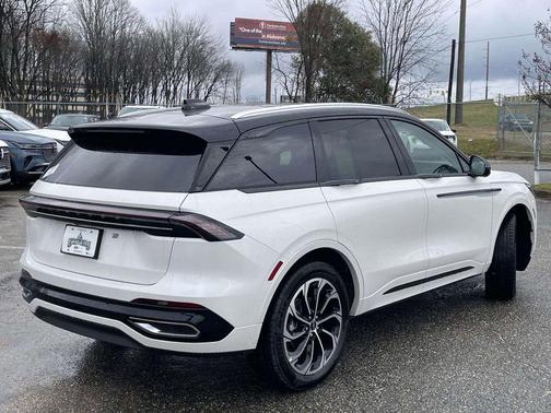 White Platinum Metallic Tri-Coat 2026 Lincoln Nautilus Reserve