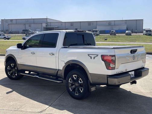 2024 Nissan Titan Platinum Reserve
