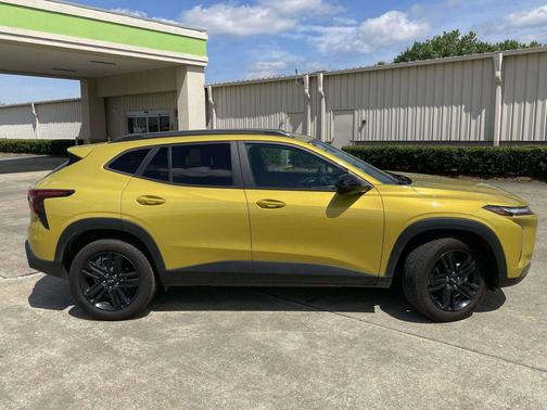 Nitro Yellow Metallic 2024 Chevrolet Trax FWD ACTIV