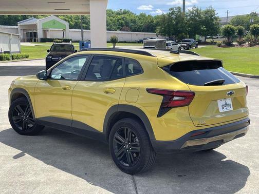 Nitro Yellow Metallic 2024 Chevrolet Trax FWD ACTIV
