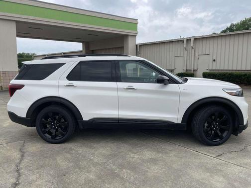 Star White Metallic Tri-Coat 2023 Ford Explorer ST-Line
