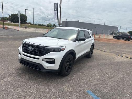 Star White Metallic Tri-Coat 2023 Ford Explorer ST-Line