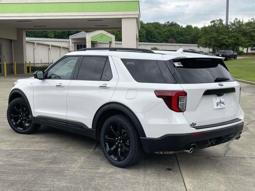 Star White Metallic Tri-Coat 2023 Ford Explorer ST-Line