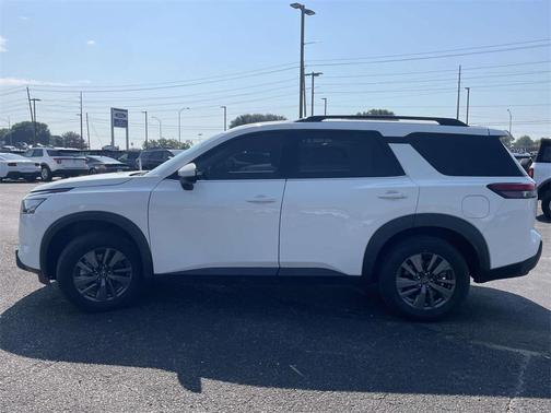 2023 Nissan Pathfinder SV FWD