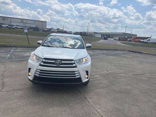 Blizzard Pearl 2017 Toyota Highlander XLE