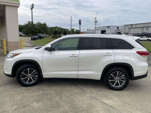 Blizzard Pearl 2017 Toyota Highlander XLE