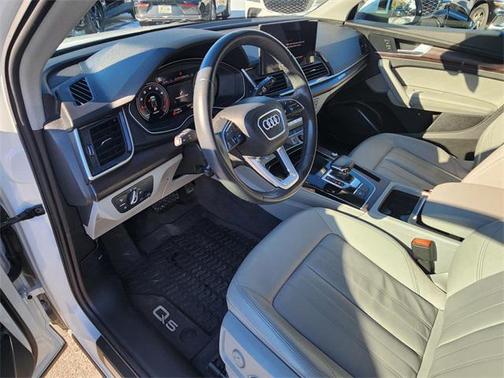 2022 Audi Q5 45 S line Premium Plus