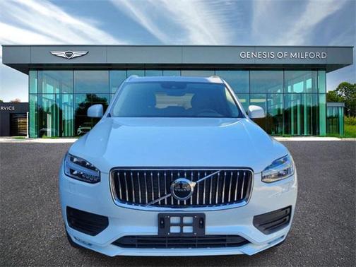 2022 Volvo XC90 T6 Momentum