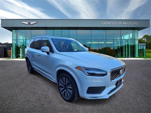 2022 Volvo XC90 T6 Momentum