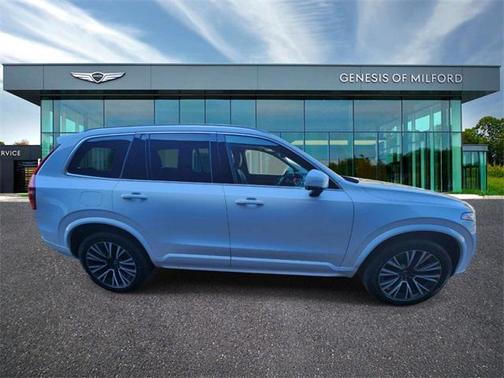 2022 Volvo XC90 T6 Momentum