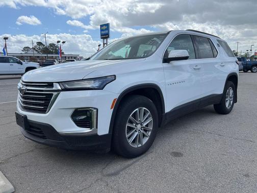 Summit White 2023 Chevrolet Traverse LT Cloth