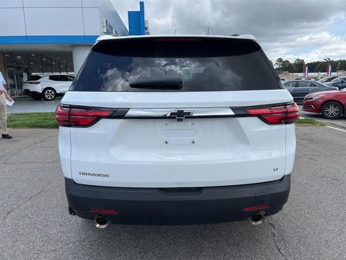 Summit White 2023 Chevrolet Traverse LT Cloth