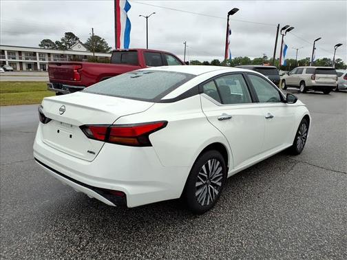 Glacier White 2025 Nissan Altima 2.5 SV