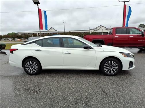 Glacier White 2025 Nissan Altima 2.5 SV