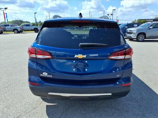 Blue Glow Metallic 2023 Chevrolet Equinox 1LT