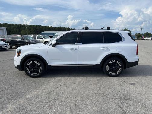 Glacial White Pearl 2024 Kia Telluride S