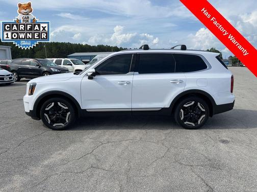 Glacial White Pearl 2024 Kia Telluride S