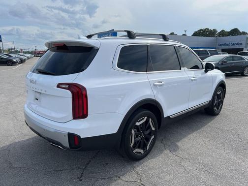 Glacial White Pearl 2024 Kia Telluride S
