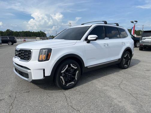 Glacial White Pearl 2024 Kia Telluride S