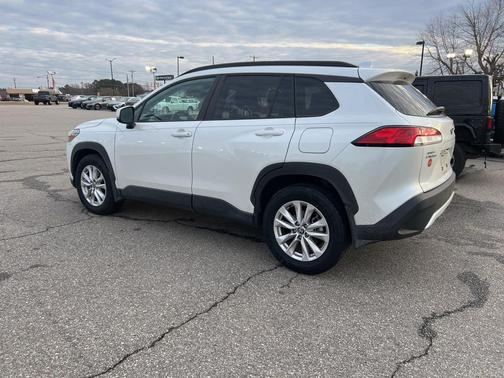 2024 Toyota Corolla Cross LE