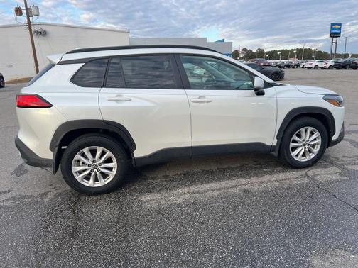 2024 Toyota Corolla Cross LE