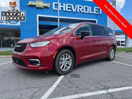 Red Hot Pearlcoat 2024 Chrysler Pacifica Touring L