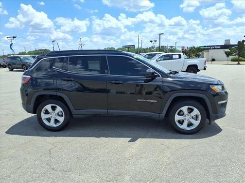 Diamond Black Crystal Pearlcoat 2018 Jeep Compass Latitude