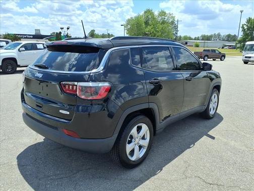 Diamond Black Crystal Pearlcoat 2018 Jeep Compass Latitude