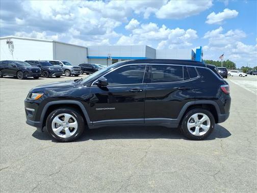 Diamond Black Crystal Pearlcoat 2018 Jeep Compass Latitude