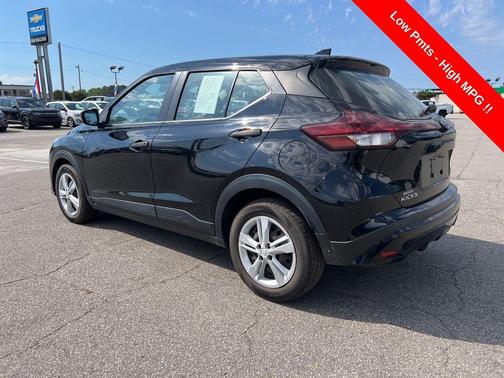 Super Black 2022 Nissan Kicks S